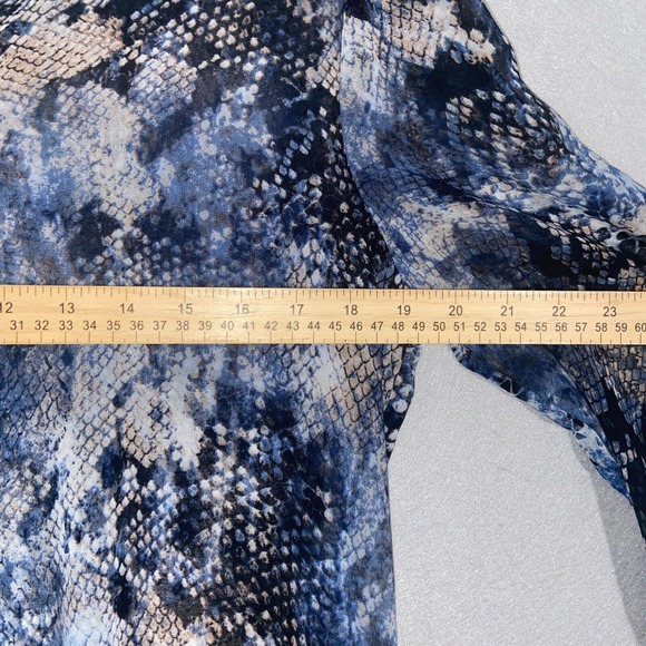 Chicos Blouse Womens 0 Black Blue Animal Print 3/4 Sleeve Sheer Buttons Fitted - Picture 7 of 14